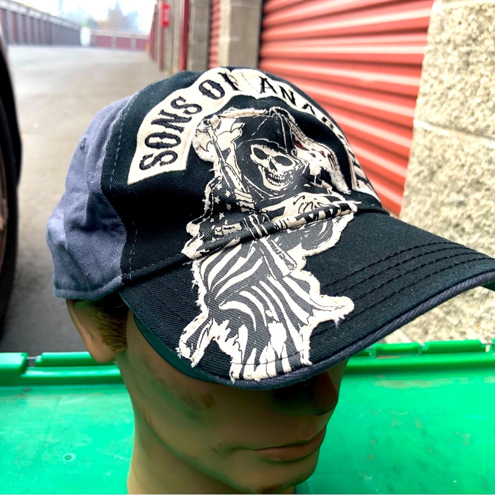 Son of Monarchy Men’s Black Gray Baseball Cap Size Large/X-Large
